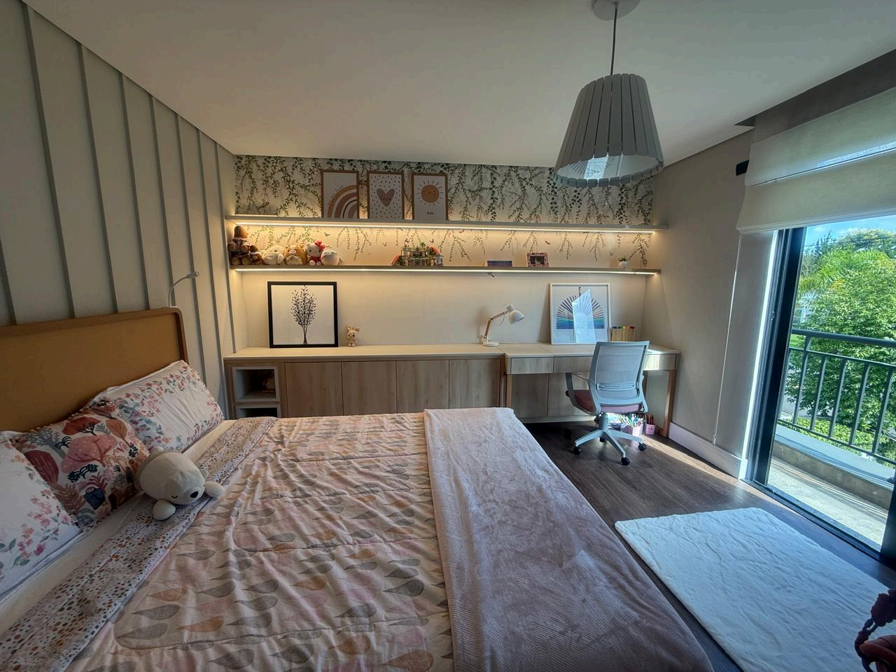 Quarto Menina — Depois — Um quarto infantojuvenil que acompanha o crescimento, leve e cheio de luz.
